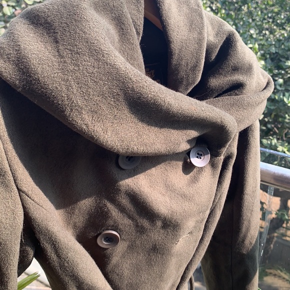 OLIVE GREEN WINTER COAT: Double breast, knee length. Unique collar-hood - Picture 15 of 16